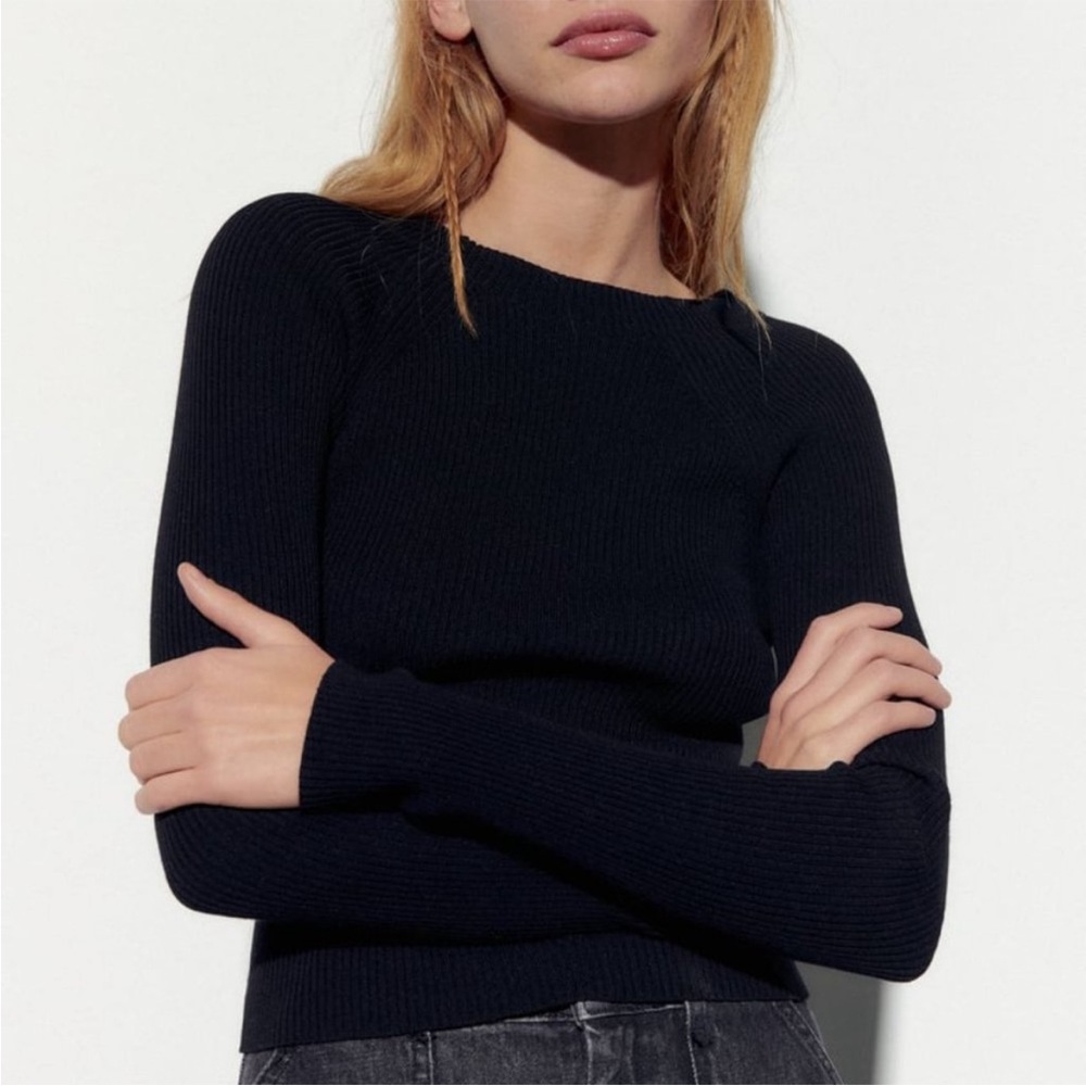 NWT BLACK KNIT SWEATER WITH OPEN BACK.